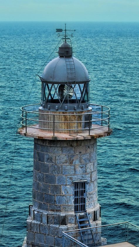 Faro de Santa Catalina, Spain - by herensuge Lighthouse Lighting, Lighthouses Photography, Lighthouse Photos, Lighthouse Pictures, Beautiful Lighthouse, Santa Catalina, Beacon Of Light, Light Houses, Voyage Europe