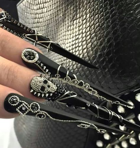 Kostka Bojana Gothic Nails Stiletto, Gothic Stilleto Nails Designs, Extreme Nail Art, Stiletto Acrylics, Super Long Nails, Long Pointed Nails, Xl Goth Nails, Goth Stelito Nails, Press On Gothic Nails