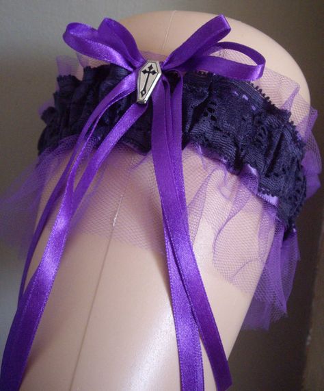 Dark Purple Wedding Theme, Deep Purple Wedding, Thigh Garters, Gothic Things, Dark Purple Wedding, Dark Romantic Wedding, Navy Wedding Colors, Halloween Weddings, Dark Wedding Theme