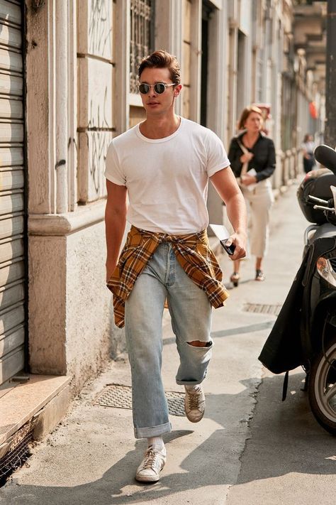 All the Ridiculously Well-Dressed Men at Fashion Week Right Now Mens Street Style Spring, Outfits Quotes, Mode Teenager, 80s Fashion Men, Look 80s, Vintage Man, Hipster Man, Mens Fashion Smart, Hipster Mens Fashion