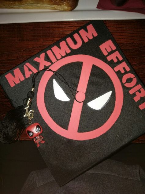 deadpool graduation cap Graduation Cap Designs Deadpool, Deadpool Graduation Cap, Marvel Graduation Cap Ideas, Creative Graduation Caps, College Grad Cap Ideas, Graduation Cap Decoration Diy, Deadpool And Spiderman, Grad Hat, High School Graduation Cap