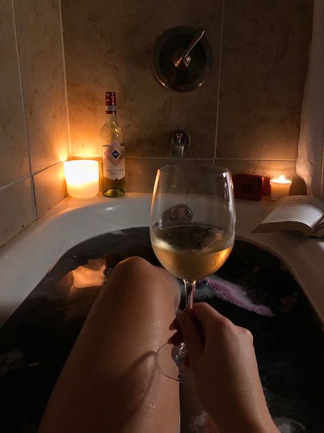 Wine Glasses Aesthetic Night, Bathtub Asethic, Wine Bathtub Aesthetic, Wine In Bathtub Aesthetic, In Bathtub Aesthetic, Wine In Bathtub, Bath And Wine, Bathtub Wine, Chill Vibes Aesthetic