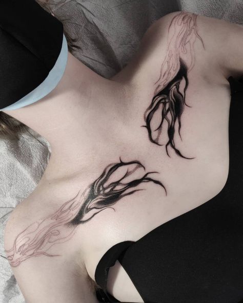 Collarbone Tattoo Goth, Clavicle Tattoo, Bone Tattoos, Gothic Tattoo, Tattoo Design Book, Collar Bone Tattoo, Spine Tattoo, Collar Bone, Tattoo Art Drawings