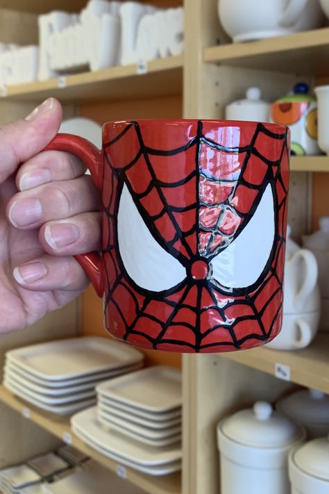 Spiderman Gifts, Spiderman Theme, Diy Pottery Painting, Color Me Mine, Clay Diy Projects, Pottery Painting Designs, Keramik Design, Pottery Crafts, Diy Pottery