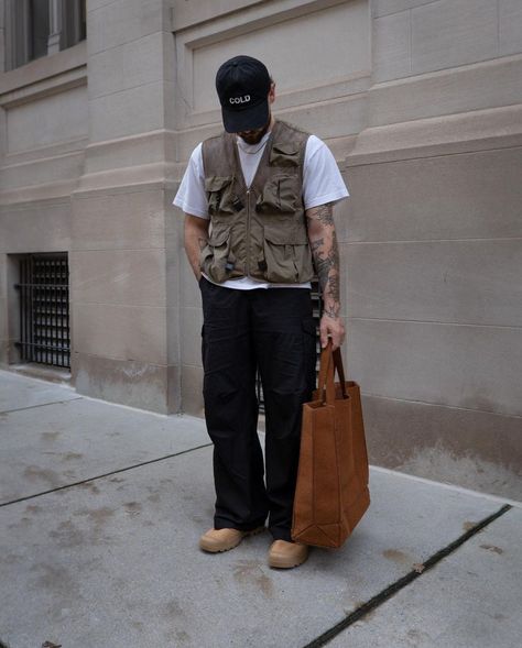 Utility Vest Outfit Men, Brown Vest Outfit, Army Pants Outfit, Utility Vest Outfit, Vest Streetwear, Vest Outfits Men, Streetwear Inspiration, Cool Arm Tattoos, Pants Outfit Men