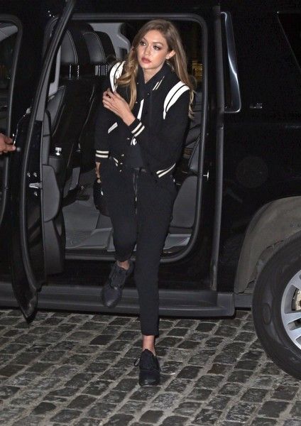 Gigi Hadid Teddy Jacket Outfit, Varsity Jacket Outfit, Adidas Cropped Hoodie, Gigi Hadid Style, Model Street Style, Adidas Crop, Hadid Style, Jacket Outfit, Letterman Jacket