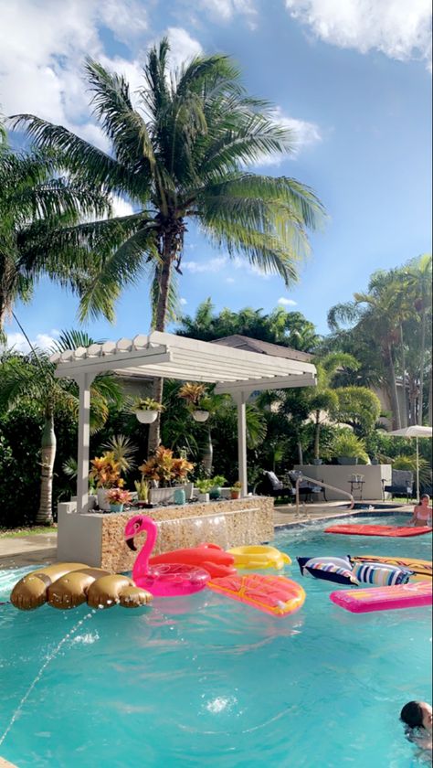 Spring Break Wallpaper, Pink Flamingo Float, Preppy House, Moto Girl, Flamingo Pool Float, Flamingo Float, Summer Vision, Flamingo Pool, Swim Pool