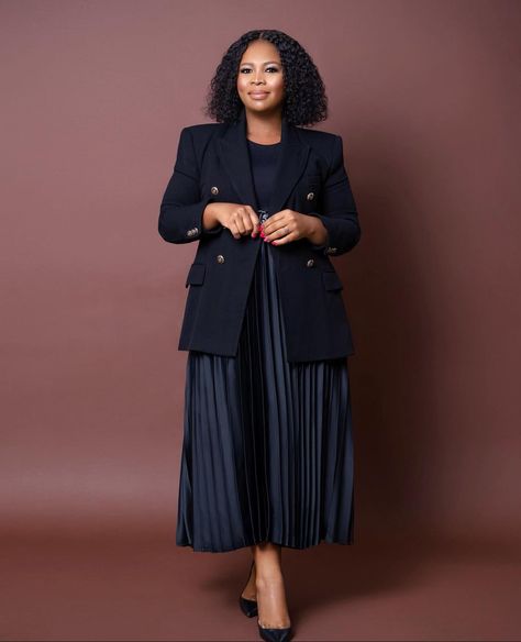 Lawyer Outfit Black Women, Plus Size Corporate, Style A Pleated Skirt, Corporate Outfits For Women, Office Wear Women Work Outfits, Women In The Workplace, Fashionable Work Outfit, Elegant Outfit Classy, Modesty Outfits