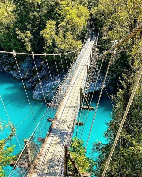 West Coast, New Zealand on Instagram: "Have you ever wondered how the water in Hokitika Gorge is so turquoise-blue? 💙 The color of the water is created by high levels of glacial flour, made up of fine particles of rock that have been ground down by glaciers. The particles are so small that they scatter light in all directions, giving the water its stunning turquoise-blue color #WestCoastNZ 🏔🌿🌊 __________________ 📸: @get_lct #hokitikagorge #hokitika #nzmustdo #southislandnz #newzealandtrave Hokitika Gorge New Zealand, Hokitika New Zealand, Turquoise Blue Color, New Zealand Travel, Gap Year, High Level, Have You Ever, Turquoise Blue, West Coast