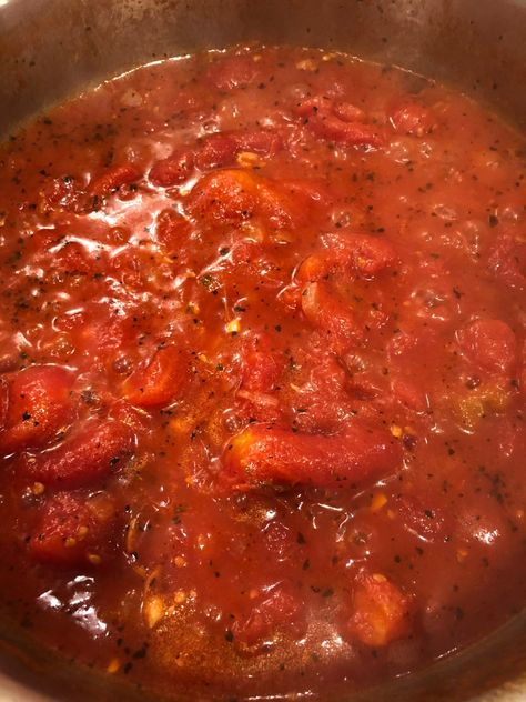 Chunky Pasta Sauce, Chunky Spaghetti Sauce, Bread Dipping Sauce, Chunky Tomato Sauce, Tomato Sauce For Meatballs, Red Sauce Recipe, Red Pasta, Tomato Dishes, Tomato Bread