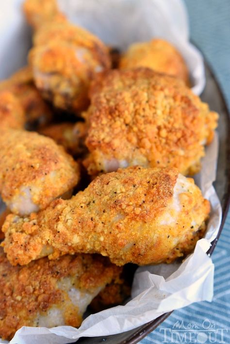 This Buttermilk Ranch Oven-Fried Chicken is bound to become a new family favorite! This recipe is perfect for a quick and easy dinner any night of the week! The chicken comes out so juicy and moist on the inside and crunchy on the outside - just the way we like it! Oven Fry Chicken, Buttermilk Oven Fried Chicken, Oven Fried Chicken Recipes, Baked Fried Chicken, Best Chicken Marinade, Fry Chicken, Buttermilk Ranch, Chicken Marinade Recipes, Chicken Mom