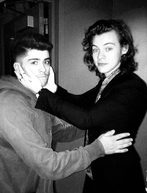 Harry Styles Zayn Malik, Zarry Stylik Manip, Zayn Malik Aesthetic Icon, Zayn Malik And Harry Styles, Zayn Malik Gay, One Direction Selfie, Harry And Zayn, Zayn And Harry, Zarry Stylik