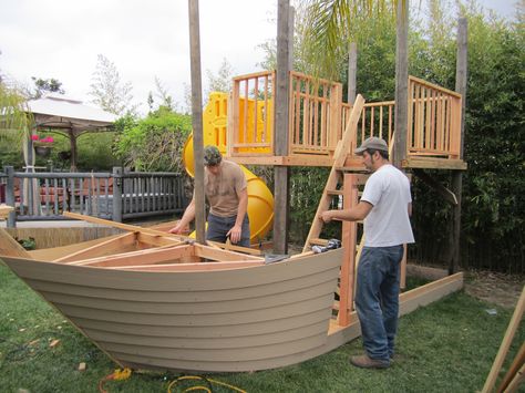 Boat Playhouse, Pirate Ship Playhouse Plans, Projects For Teenagers, Ship Playhouse, Pirate Ship Playhouse, Diy Playhouse Plans, Kids Woodworking Projects, Diy Sandbox, Backyard Playset