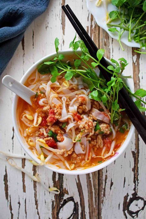 Laos Khao Soi - Tomato Meat Sauce Noodle Soup - Scruff & Steph Lao Noodle Soup, Noodle Soups, Khao Soi, Laos Food, Fried Noodles, Easy Asian, Asian Soup, Asian Foods, Exotic Food