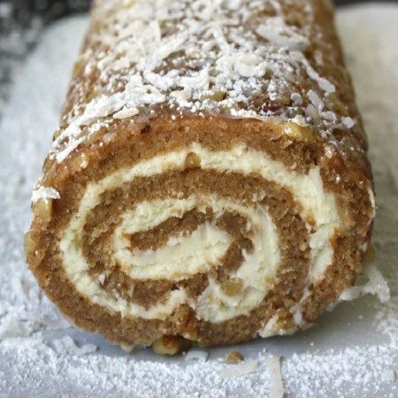 Pumpkin Roll Recipe Easy, Jelly Roll Cake, Nut Roll, Nut Rolls, Cream Cheese Rolls, Cake Roll Recipes, Pumpkin Roll, Roll Cake, Pie Cake