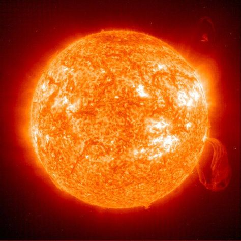 The sun is 10,000 degrees Fahrenheit and 93,000,000 miles away from Earth. It is also 1,000,000 times the size of Earth. 960,000 Earths would fit inside it Sun Space, Solar Wind, Sistema Solar, Our Solar System, To Infinity And Beyond, Science And Nature, Outer Space, Solar System, Belle Photo