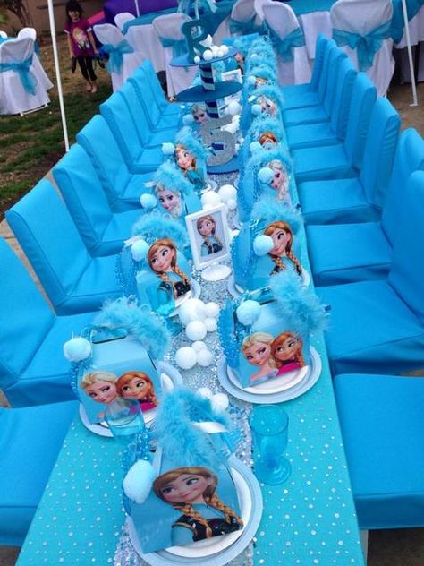 Frozen~ | CatchMyParty.com Party Kids Table, Frozen Party Table, Disney Frozen Birthday Party Ideas, Frozen Princess Party, Frozen Birthday Decorations, Frozen Birthday Party Ideas, Frozen Party Supplies, Frozen Birthday Party Decorations, 4de Verjaardag