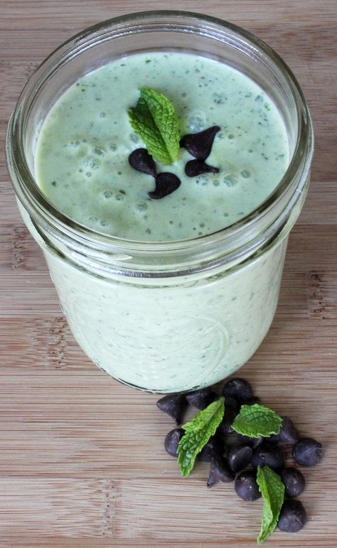 Mint Chip Smoothie Mint Smoothie, Liquid Diet, Magic Bullet, Mint Chocolate Chips, Smoothie Shakes, Yummy Desserts, Smoothie Drinks, Low Sodium, Smoothie Recipes Healthy