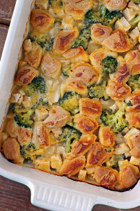 Emily Bites Bubble Up Cheesy Chicken and Broccoli Bake - Emily Bites Chicken And Broccoli Bake, Cheesy Chicken And Broccoli, Emily Bites, Alfredo Bake, Broccoli Bake, Weight Watchers Chicken, Weight Watcher Dinners, Chicken And Broccoli, Bubble Up