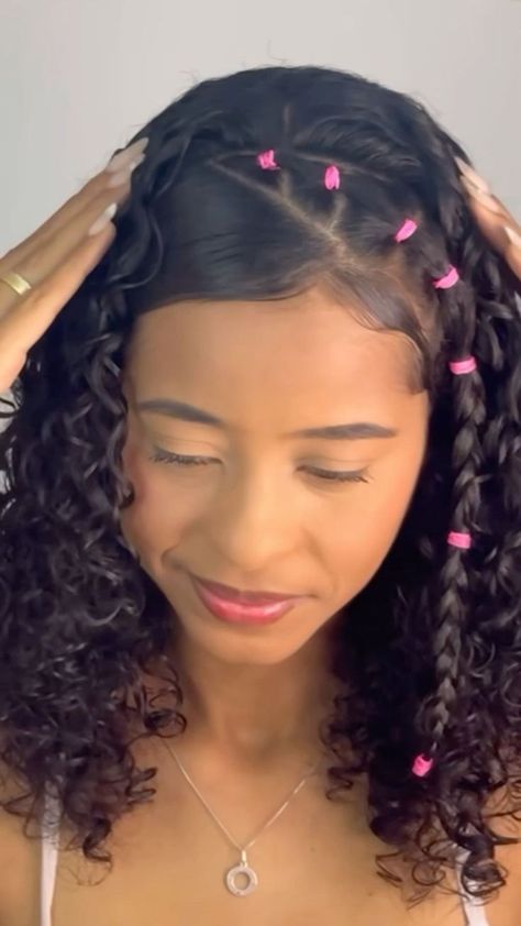 Quick N Easy Hairstyles, Hair Styles With Gold Rings, Curly Hair Styles With Rubber Bands, Hairstyles To Do For Curly Hair, Easy Hair Styles For Long Curly Hair, Short Curly Hair Hairstyles Easy, Tiny Elastic Hairstyles, Hair Styles With Rubber Bands Simple, Curly Hairstyles For Picture Day