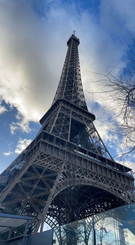 Efile Tower Wallpaper Paris France, Efile Tower, Paris Background, Iphone Wallpaper Lights, France Aesthetic, Paris Tour Eiffel, Pvris, Paris Wallpaper, Wallpaper Uk