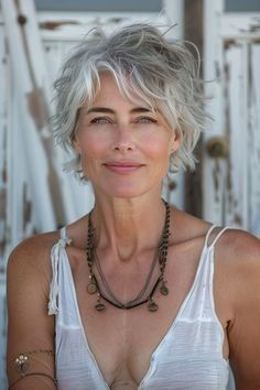 Very Short Hair Styles, Queer Hair, Grey Hair And Makeup, Haircut Gray Hair, Short White Hair, Short Hair Images, Easy Hair Cuts, Layered Haircuts For Medium Hair, Hair Styles For Women