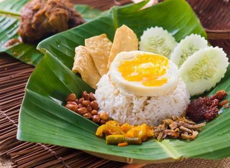 10 Healthy Breakfast Ideas from Around the World | Eat This Not That Breakfast Around The World, Menu Sarapan Sehat, Travelling Ideas, Overnight Oat, Nasi Lemak, High Protein Breakfast, Malaysian Food, Idee Pasto Sano, Dog Recipes