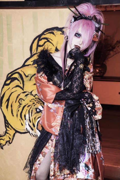 Visual Kei Fashion Outfits, Angura Kei Fashion, Angura Kei Aesthetic, Angura Kei, Visual Kei Aesthetic, Vkei Fashion, Visual Kei Makeup, Visual Kei Fashion, Street Goth