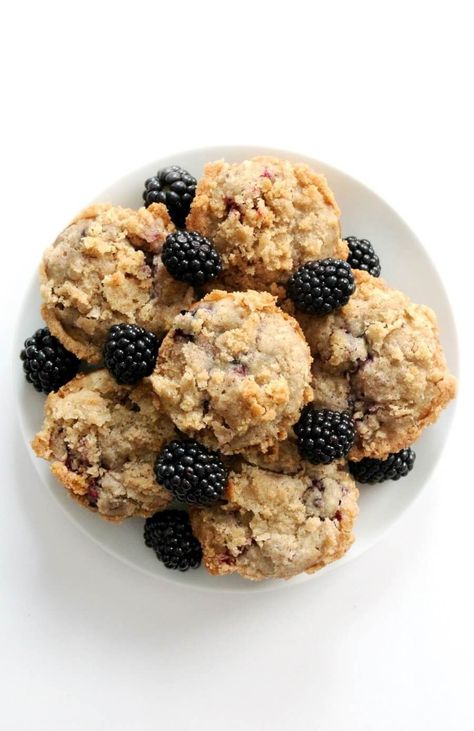 These Gluten-Free Blackberry Muffins are so moist, have an amazing streusel topping, and are vegan and allergy-free! A healthy and easy breakfast recipe! Blackberry Muffin, Easy To Make Breakfast, Berry Muffins, Winter Cooking, Gluten Free Recipes For Breakfast, Homemade Muffins, Gluten Free Muffins, Unsweetened Applesauce, Streusel Topping