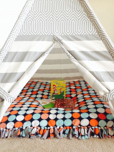 Doin this for a Christmas present, she loves things that at soft! Diy Fort, Teepee Tent, Sewing Pillows, Diy Flooring, Diy Pillows, No Sew, Diy Dog Stuff, Kids' Room, Reading Nook