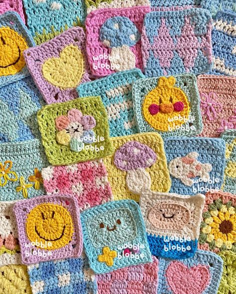 Patchwork Crochet Ideas, Crochet Granny Square Patchwork Cardigan, Crochet Patchwork Top, Patchwork Crochet Sweater Layout, Patchwork Cardigan Patterns, Crochet Patchwork Squares, Cat Granny Square Crochet, Bmo Crochet, Fun Granny Squares