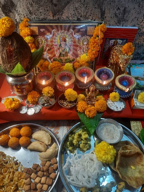 Diwali Puja Vidhi, Diwali Laxmi Pooja Decoration, Mithai Image, Diwali Puja Decoration, Indian Culture Quotes, Pooja Aesthetic, Diwali Photo Poses, Dhanteras Pooja, Diwali Laxmi Pooja