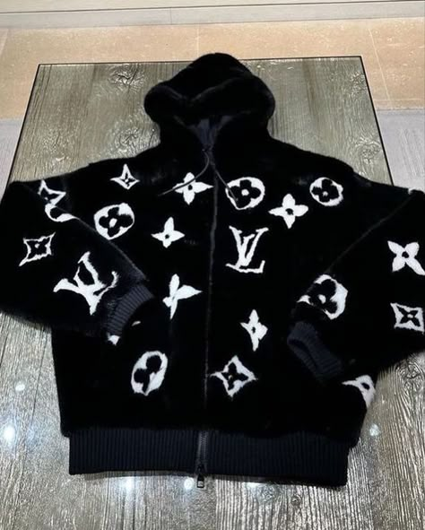 Luis Viton, Outfits For The Cold, Lv Clothes, Grey Pants Outfit, Louis Vuitton Outfit, Monogram Pullover, Custom Kicks, Black Men Fashion Swag, Dope Outfits For Guys