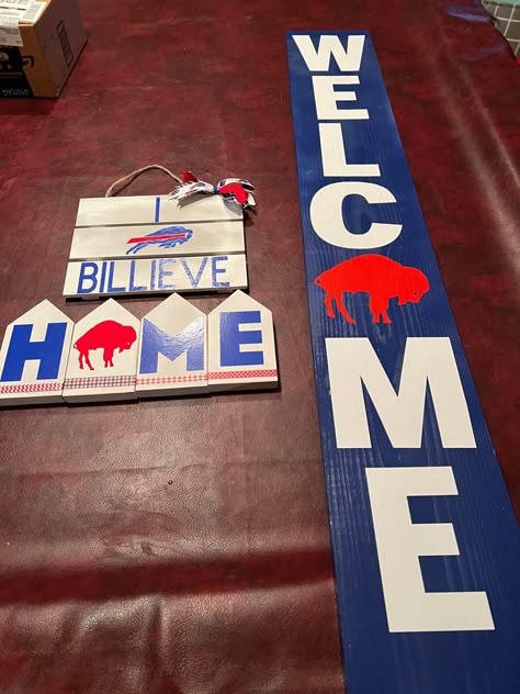 Buffalo Bills Crafts Diy, Buffalo Bills Decor, Buffalo Bills Crafts, Dyi Christmas Ornaments, Buffalo Bills Stuff, Elephant Nursery Prints, Sports Crafts, Cricut Gifts, 2x4 Projects