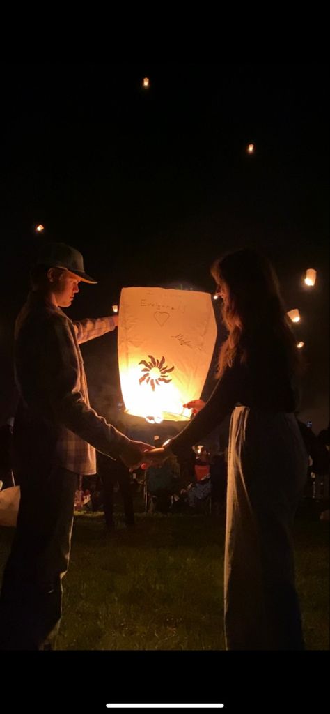 Rapunzel Proposal, Lantern Proposal, Tangled Aesthetic Lanterns, Tangled Themed Wedding Lanterns, Lantern Scene From Tangled, Rapunzel Lanterns Scene, Tangled Scenes Floating Lanterns, Proposal Ideas Simple, Lantern Fest