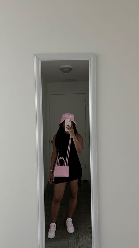 Telfar Outfit, Bubblegum Pink Telfar Bag, Barbie Bucket Hat Bucket Hat Outfit Plus Size, Pink Telfar Outfit, Pink Telfar Bag Outfit, Pink Bucket Hat Outfit, Bucket Hat Outfit Summer, Telfar Outfit, Pink Telfar Bag, Pink Hat Outfit, Telfar Bag Outfit