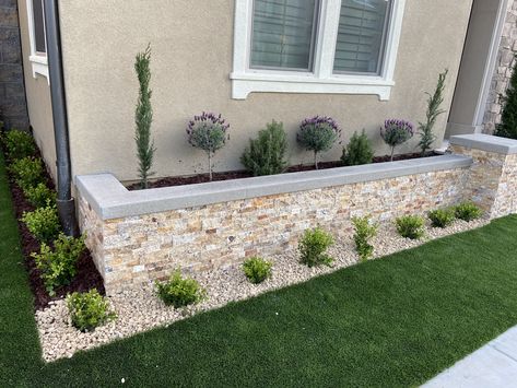 Landscape Ideas Retaining Wall, Small Garden Landscape Design, Cinder Block Garden, Small Garden Landscape, Front Garden Landscape, Modern Backyard Landscaping, Backyard Landscaping Plans, Front Yard Garden Design, Backyard Remodel