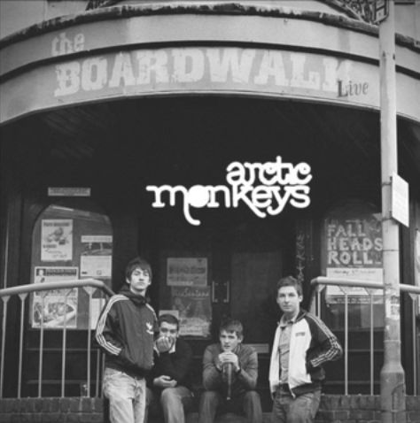 Famous photo outside the Boardwalk in Sheffield Arctic Monkeys Beneath The Boardwalk, Arctic Monkeys Black And White Aesthetic, Black And White Arctic Monkeys, Rome Photoshoot, Cool Kids Rooms, Cool Fire, Cage The Elephant, The Last Shadow Puppets, Monkey 3