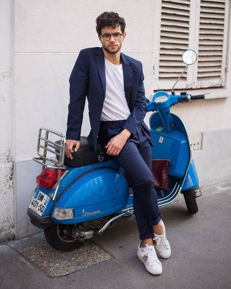 Old Man Fashion, Vespa Vintage, Lifestyle Inspiration, Mens Street Style, Fashion Art, Gentleman, Target, Street Style, Mens Outfits