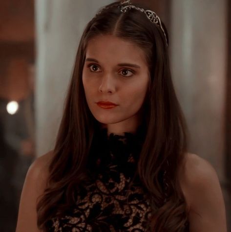 Reign Show, Kenna Reign, Reign Characters, Lady Kenna, Caitlin Stasey, Reign Tv Show, Royalty Aesthetic, Sarah J Maas, Sarah J