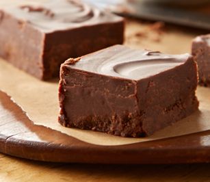 HERSHEY'S Rich Cocoa Fudge or Daddo's recipe Cocoa Powder Fudge, Cocoa Powder Desserts, Cocoa Powder Fudge Recipe, Cocoa Fudge Recipe, Fudge With Condensed Milk, Cocoa Fudge, Hershey Recipes, Homemade Chocolate Fudge, Homemade Fudge Recipes