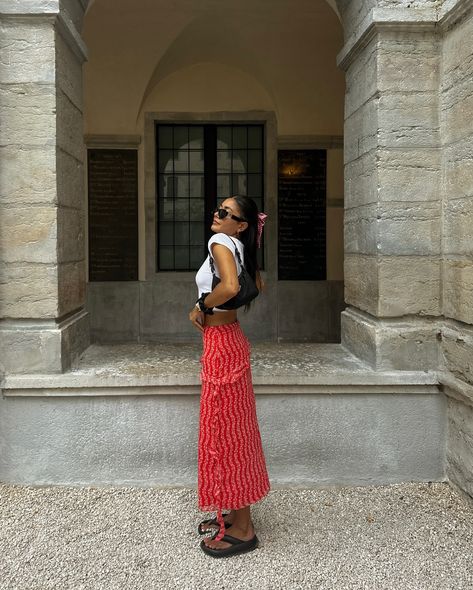 ♥️ wearing red has become a personality trait at this point 🤔👀✨ . . . #holidayfashion #holidaylook #redoutfit #ootd #outfitinspiration #aestheticphotos #pinterestaesthetics #streetstyled #cityoutfit #lyoncity #lyonnais | red outfit inspo, gingham bow, bow hairstyle, ootd, city style, lyon france Lyon City, Daily Fashion Inspiration, Bow Hairstyle, Bow Bow, City Outfits, Lyon France, Red Outfit, Holiday Looks, City Style