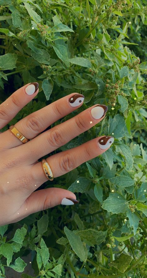 Brown And White Nails, Simple Nail Art Videos, Ying Yang Nails, Yin Yang Nails, Stylish Nail Art, Balance And Harmony, Classic Nails, Cute Gel Nails, Nail Art Videos