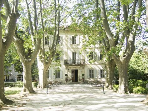 Luxury Hotel and Estate Chateau des Alpilles - Provence in France Hidden Mansion, French Chic, Beautiful Hotels, Mother And Daughter, South Of France, Special Places, Daily Routine, Luxury Hotel, Provence