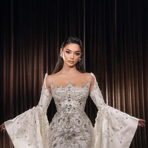 Royal Ball Gown, Evening Dress Long Sleeve, Wedding Dress Types, Evening Dress Long, Design Makeup, White Evening Dress, Instagram Dress, Outfit Shopping, Dream Dresses