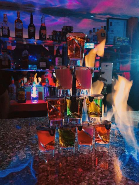 Bartending Pictures, Bartending Aesthetic, Disco Drinks, Bartender Aesthetic, Yokohama City, Disco Aesthetic, Black Joker, Disco Bar, Blue Martini