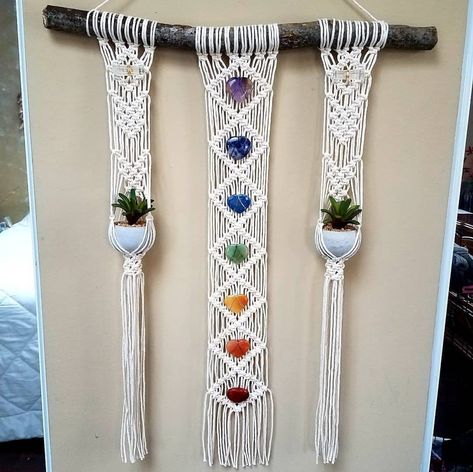 Macrame Chakra Wall Hanging, Macrame Crystal Hanger, Witchy Macrame, Macrame Chakra, Hanging Crystals Diy, Chakra Wall Hanging, Mundo Hippie, Hanging Plant Hanger, Macrame Headband