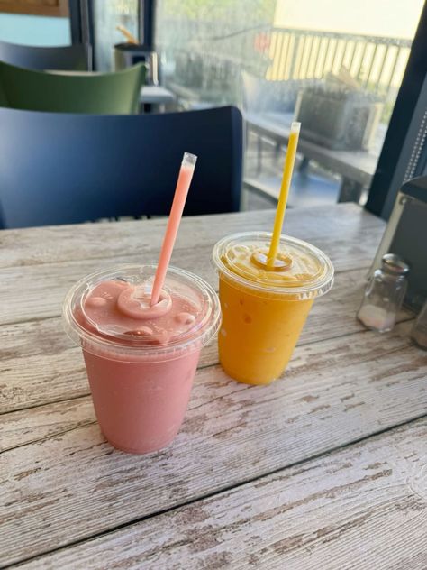 Tropical Smoothie Aesthetic, Cute Smoothies, Smoothie Pics, Beach Smoothie, Smoothie Photo, H2o Aesthetic, Smoothie Aesthetic, Life Core, Smoothie Shop