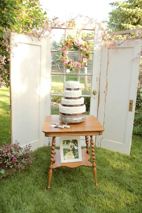 Vintage Wedding Cake Old Door Backdrop, Door Backdrop, Door Backdrops, Wedding Doors, Details Photography, Wedding Details Photography, Wedding Cake Table, Vintage Doors, Vintage Weddings