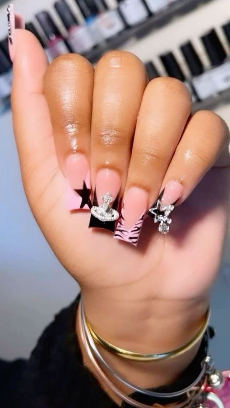 There's a new beauty trend taking over Instagram and it's absolutely stunning. Say hello to "quartz nails". Mariah The Scientist Inspired Nails, Birthday Nails 14th, Yk2 Duck Nails, Cute Nails Acrylic Black Women, I Love Me Nails, Nail Ideas Black Women, Cute Freestyle Nails, Short Junk Nails, Jean Nails